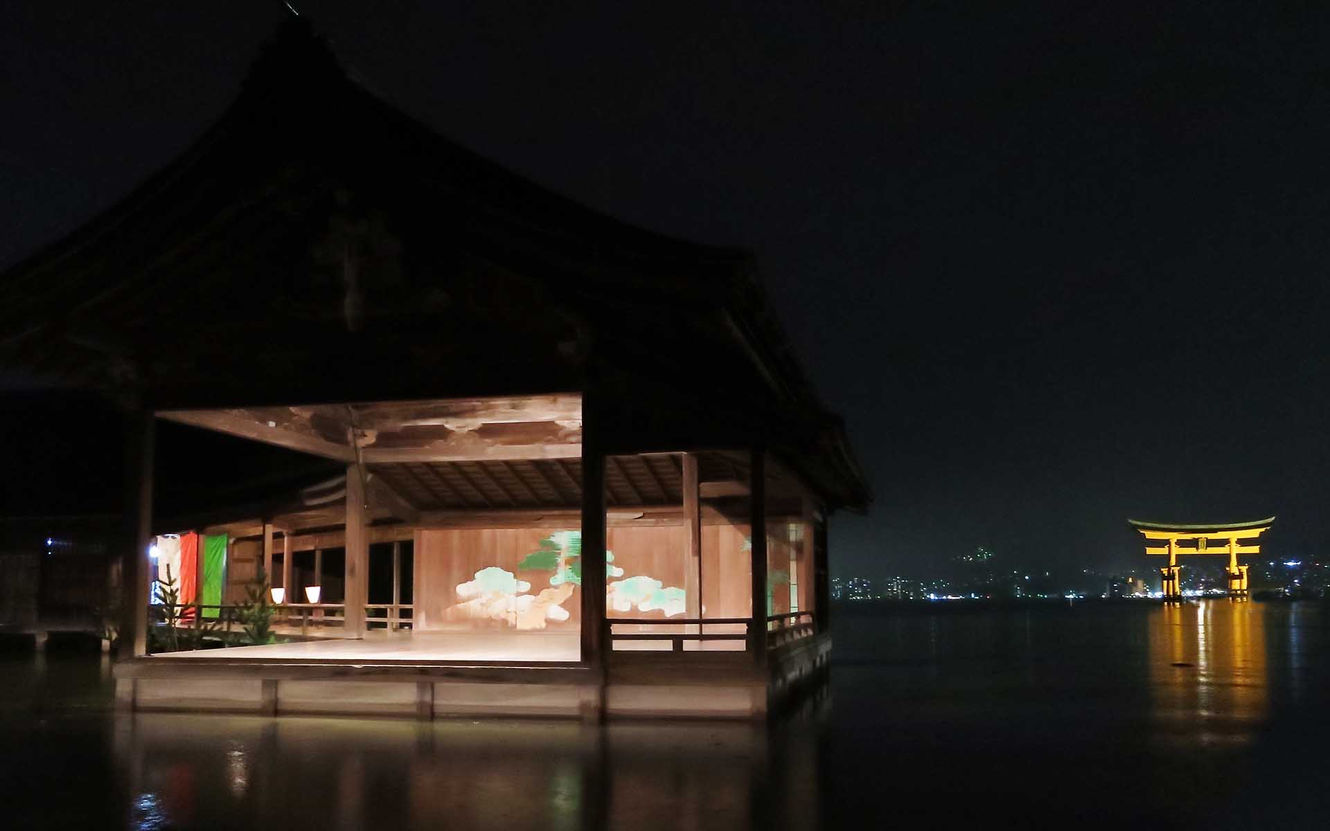 厳島神社の能舞台