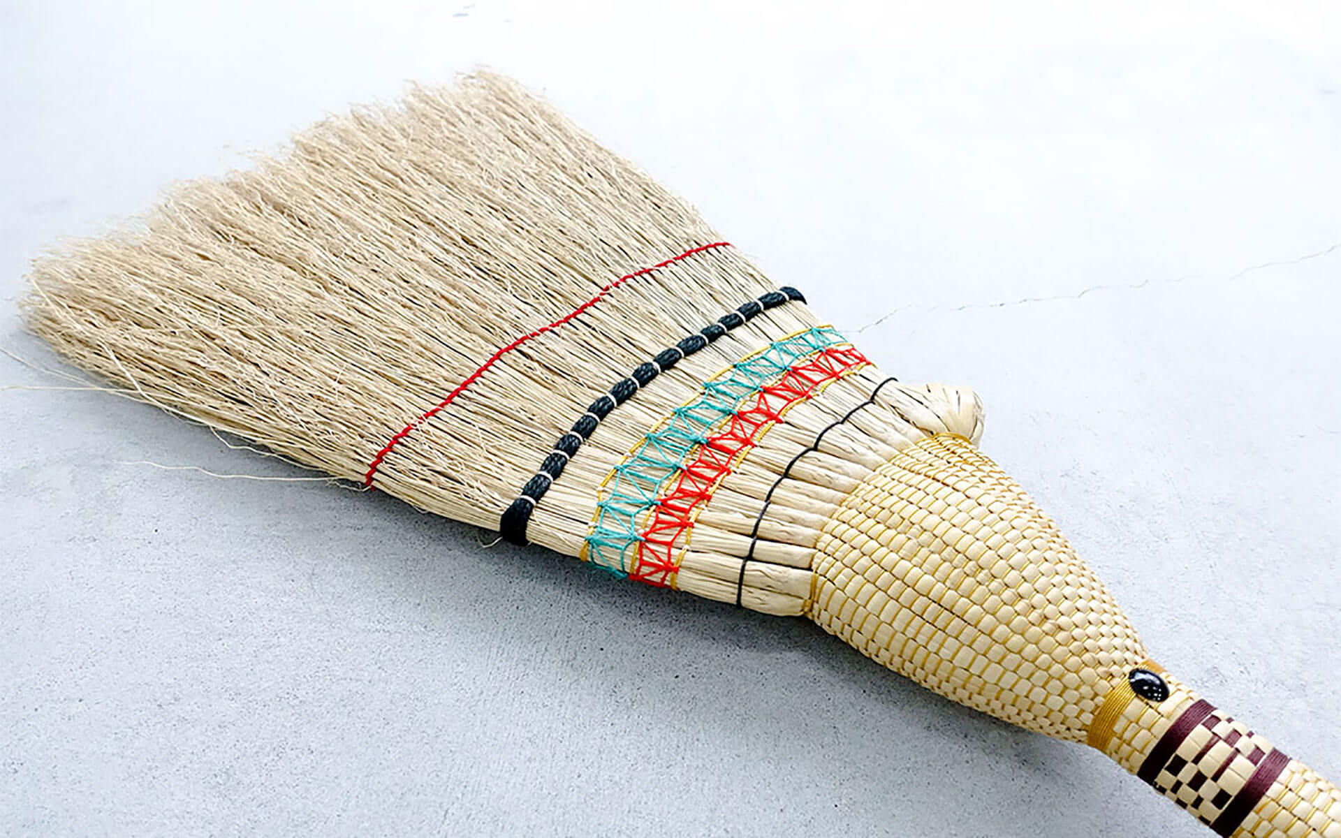 栃木県鹿沼市の伝統工芸品・鹿沼箒、かぬまぼうき