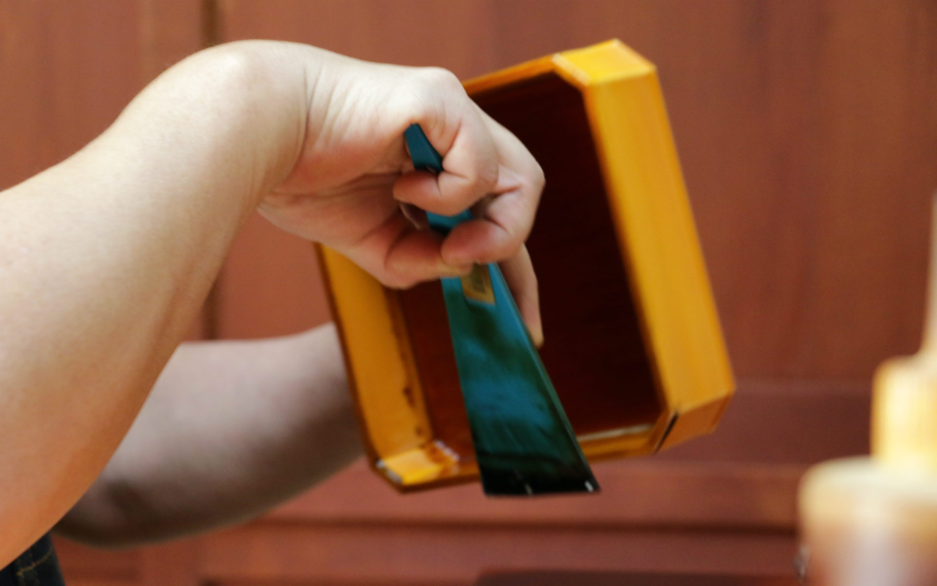 黄色が美しい飛騨を代表する伝統工芸、飛騨春慶塗