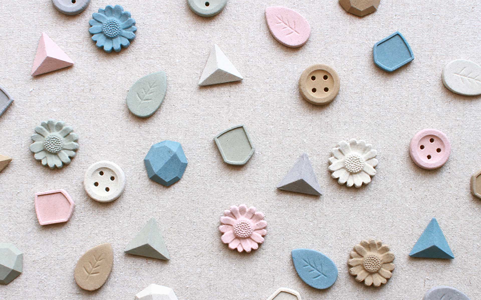 有田 hibi 陶器ブローチの素材　多孔質セラミック