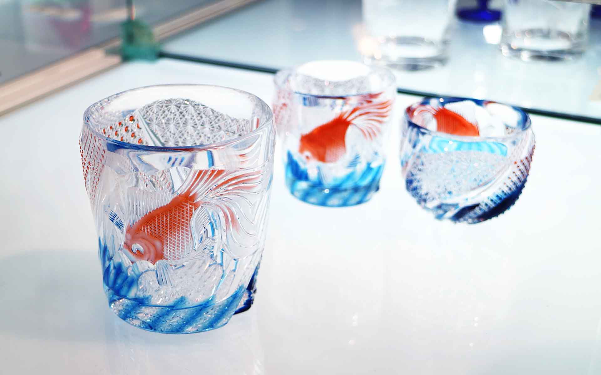 水の中を泳ぐ金魚