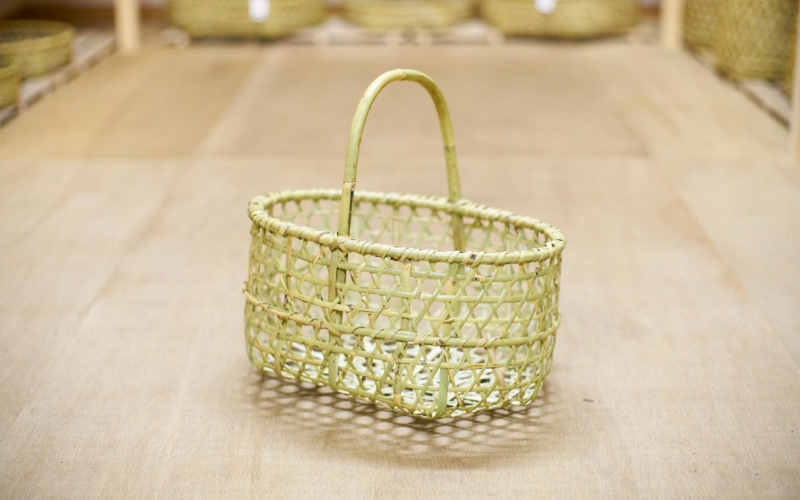 青森のりんごかご