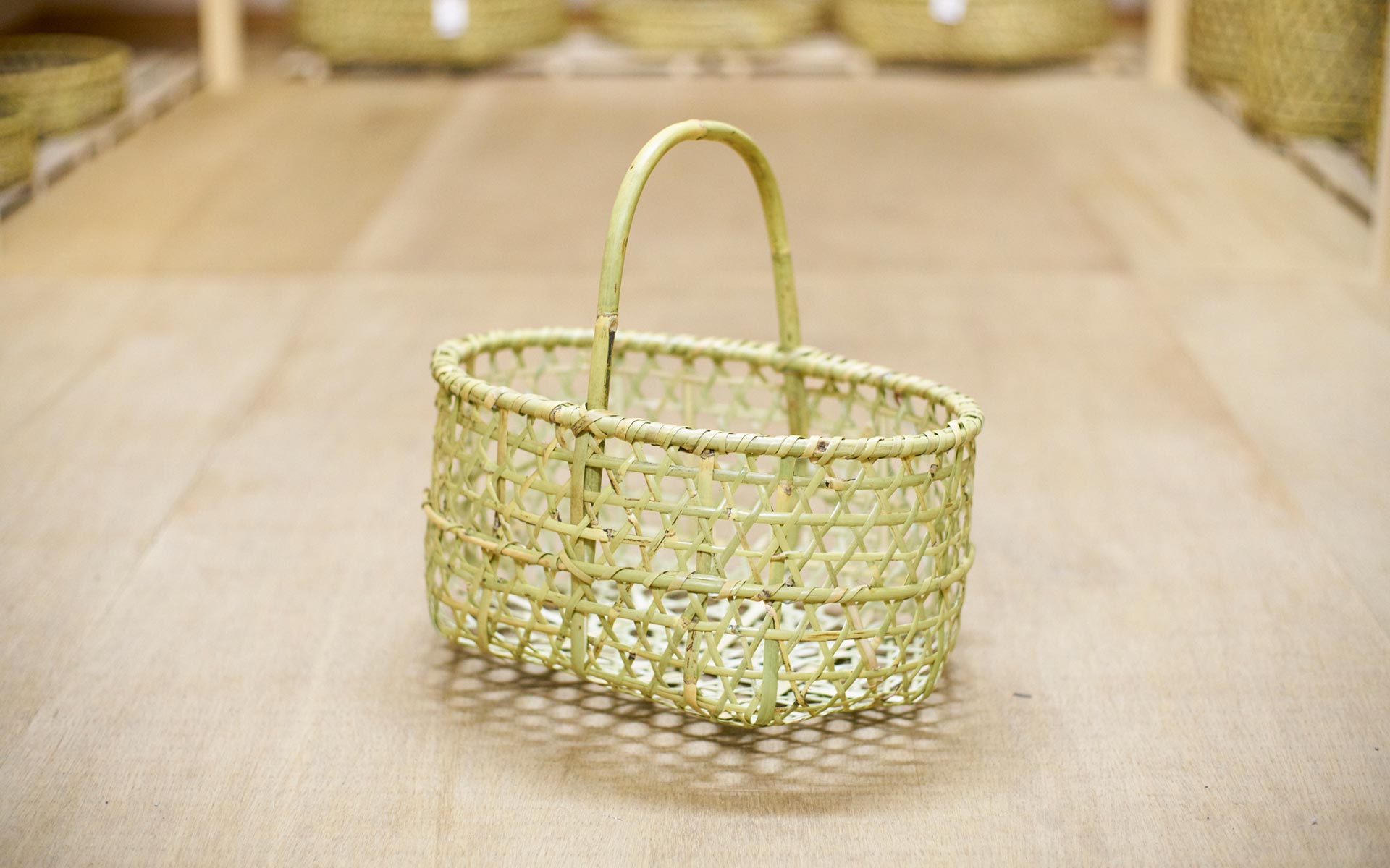 青森のりんごかご