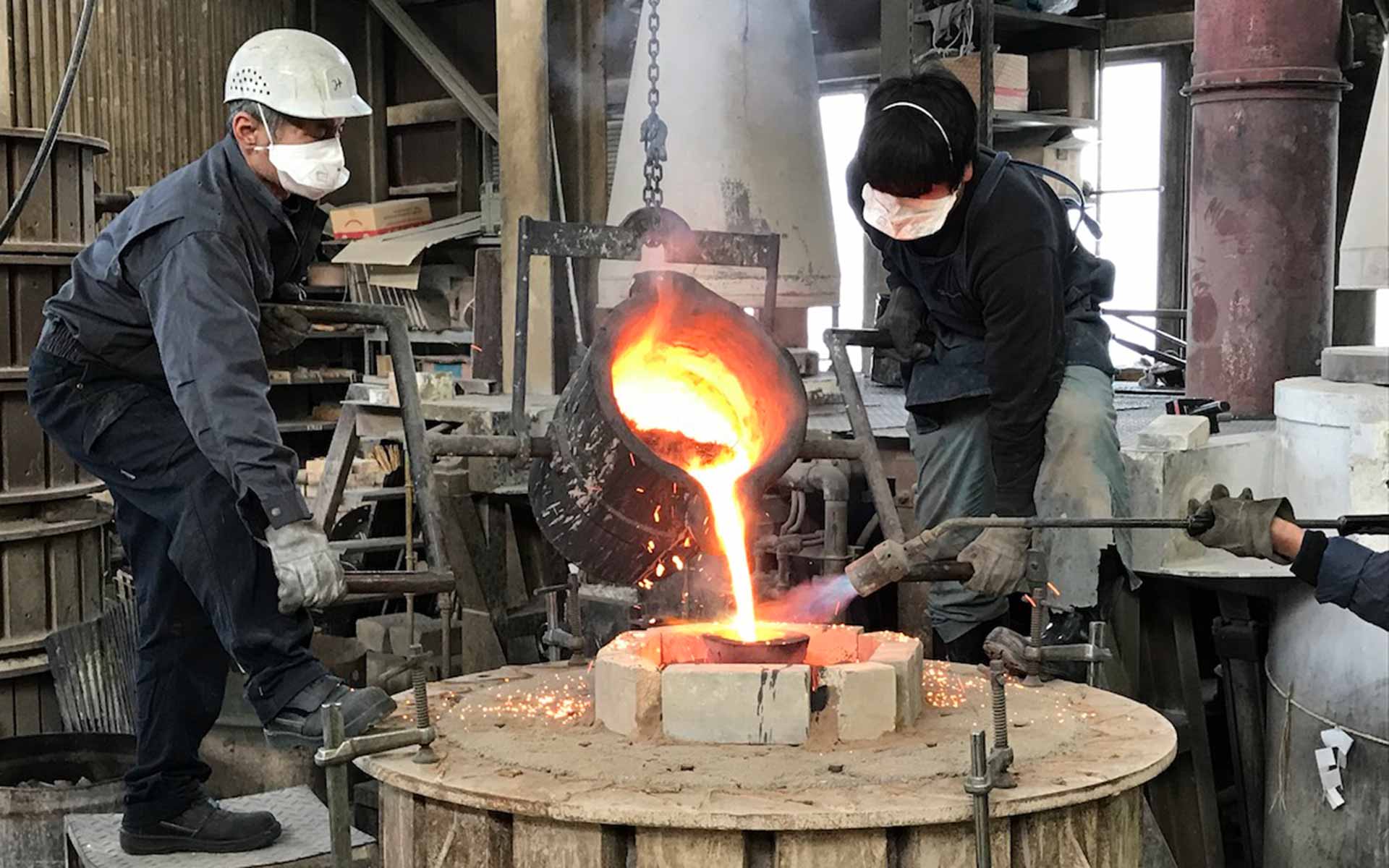 九輪の鋳造風景（画像提供：高岡市）