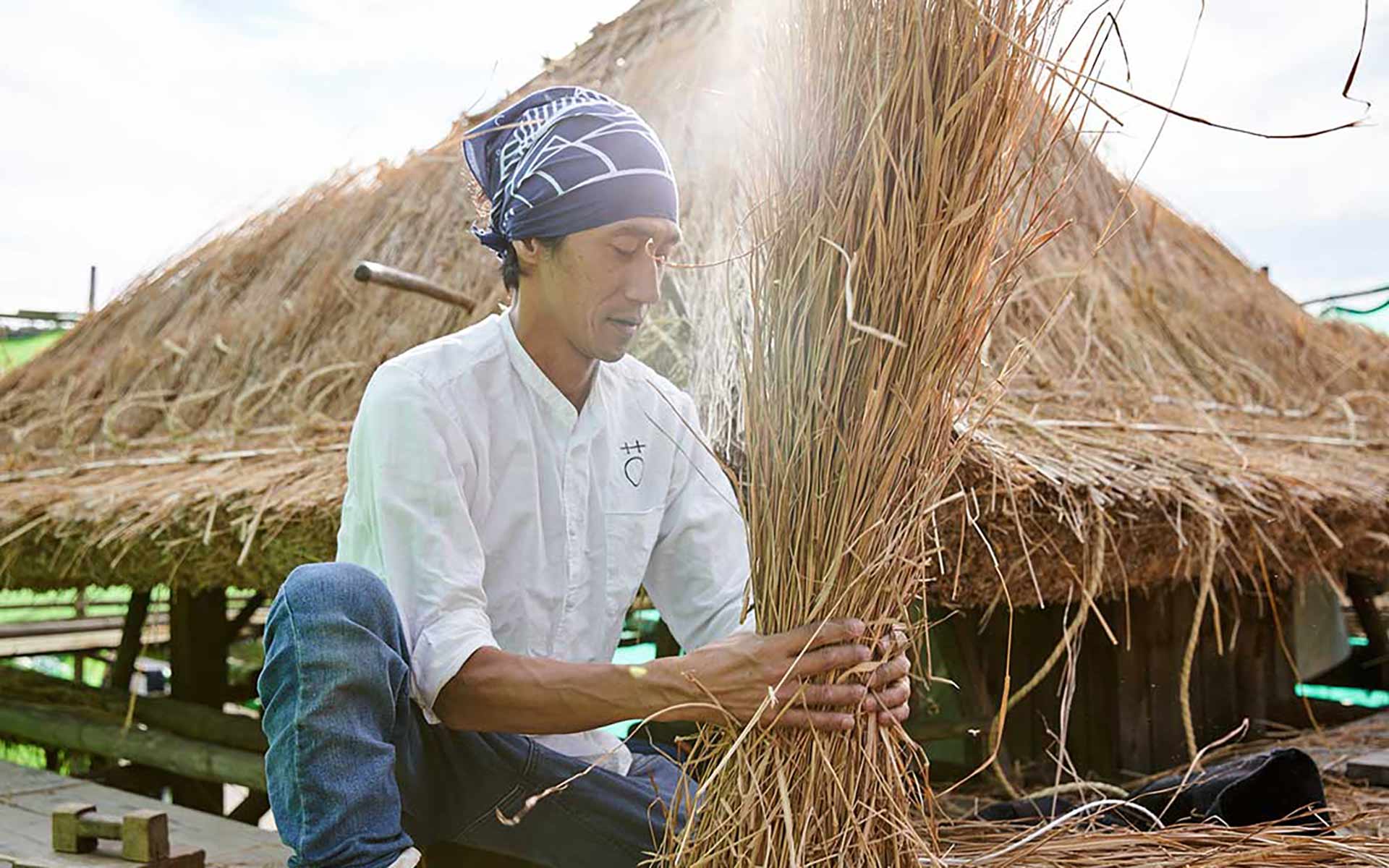 茅葺き職人・相良育弥(さがらいくや)さん
