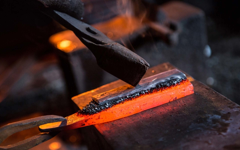 工芸とは　鍛治の現場