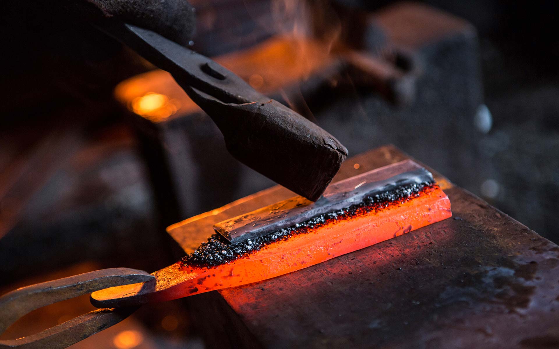 工芸とは　鍛治の現場