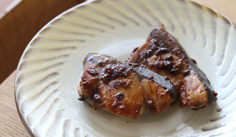 丸秀醤油　八穀麹の調味料