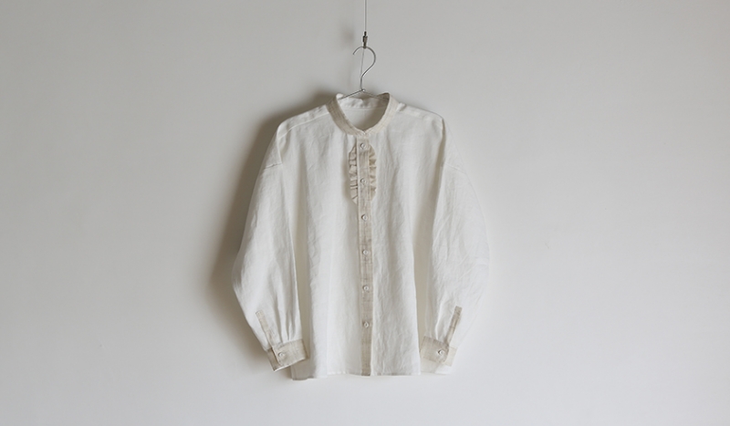 麻のフリルシャツ