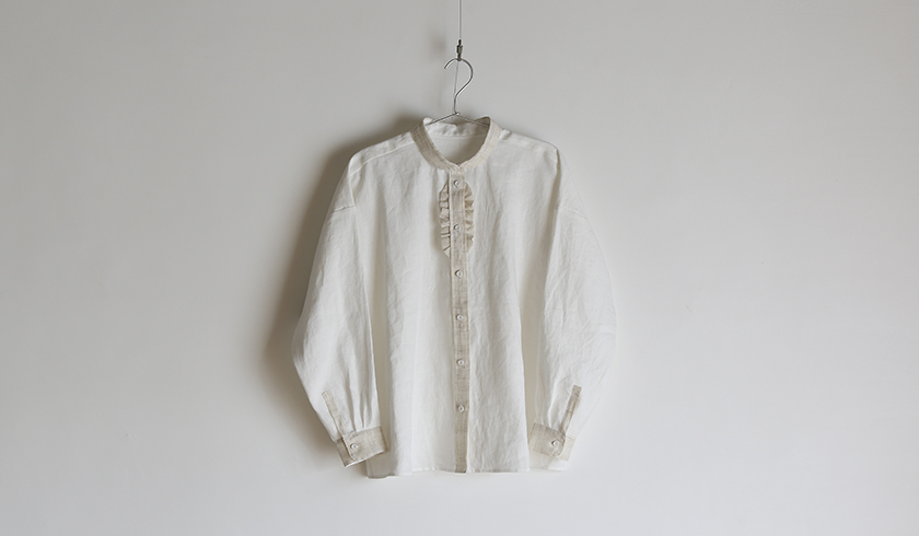 麻のフリルシャツ